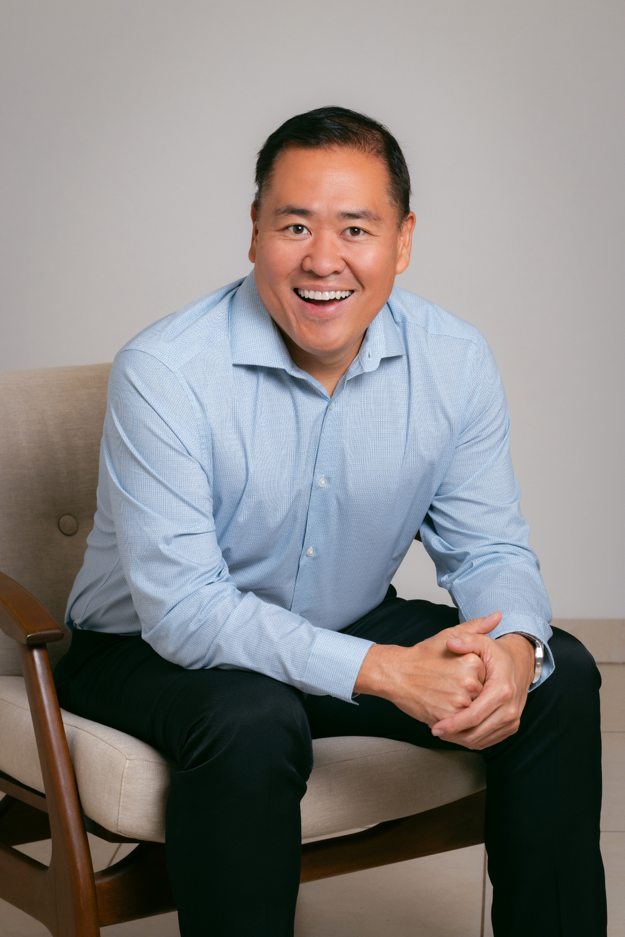 Foto do Dr. Danilo Koga Morimoto, ginecologista e obstetra em Uberaba, especializado em climatério, menopausa, reprodução humana e ultrassonografia ginecológica